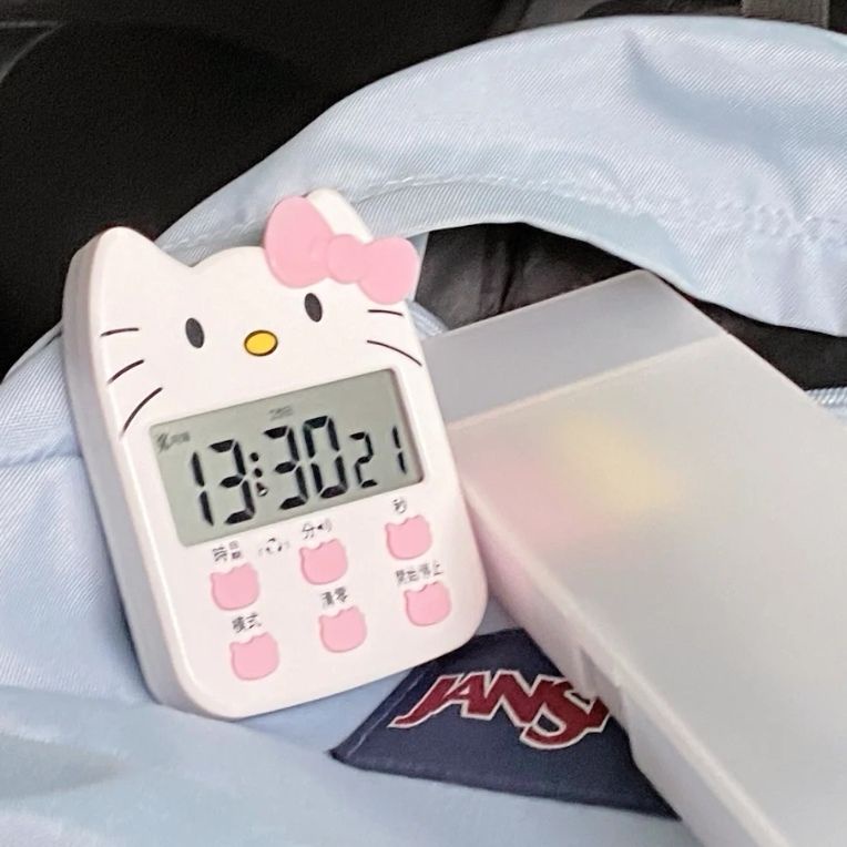 Đồng Hồ Báo Thức Hình Hello Kitty Dễ Thương 3.4.6