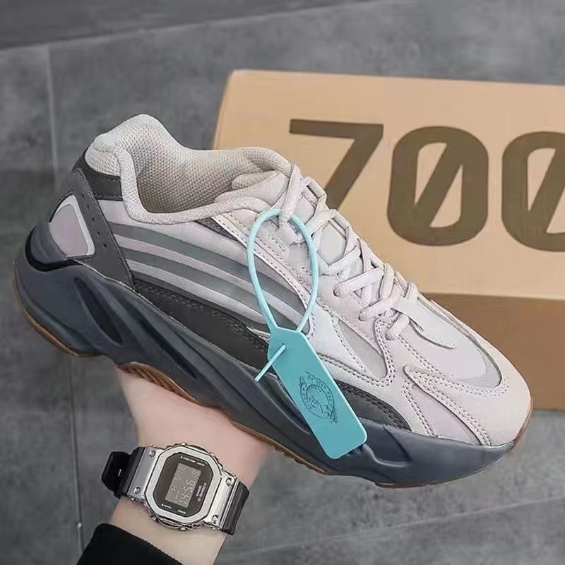 Giày Thể Thao Tăng Chiều Cao Thoáng Khí 700V2