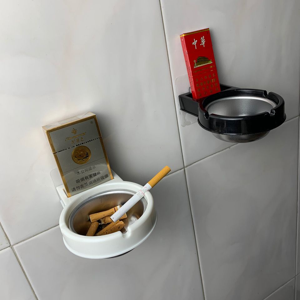 Gạt Tàn Thuốc Gắn Tường Chống Rơi Tiện Dụng