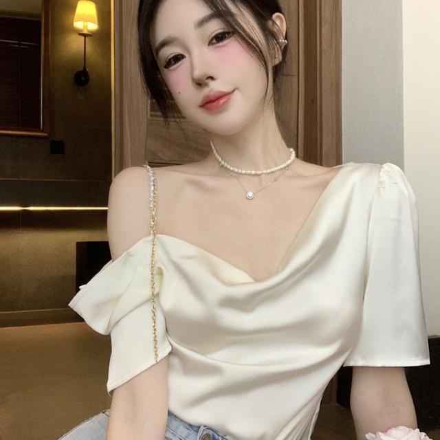 Áo Thun Ngắn Tay Ôm Dáng Phối Dây Xích Ngọc Trai Màu Trơn Kiểu Pháp Ngọt Ngào Cho Nữ