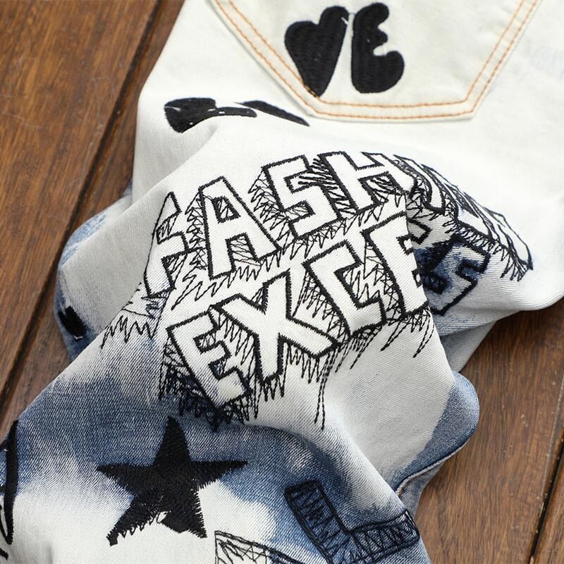 Quần Jean Dài Màu Sáng Thêu Họa Tiết Hoa Phong Cách Mới Nhất Cho Nam