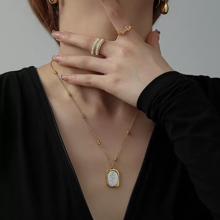 Vòng cổ Thép Titan Nhẹ Phong Cách Pháp Sang Trọng Cho Nữ 2023