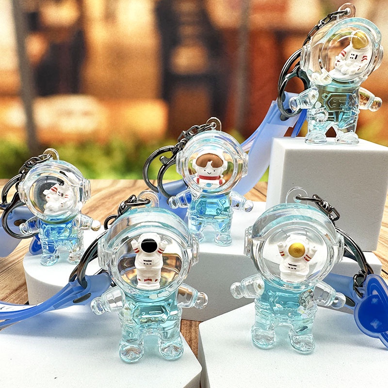 Móc Khóa Hình Chai Nước Phi Hành Gia Trong Suốt Lấp Lánh