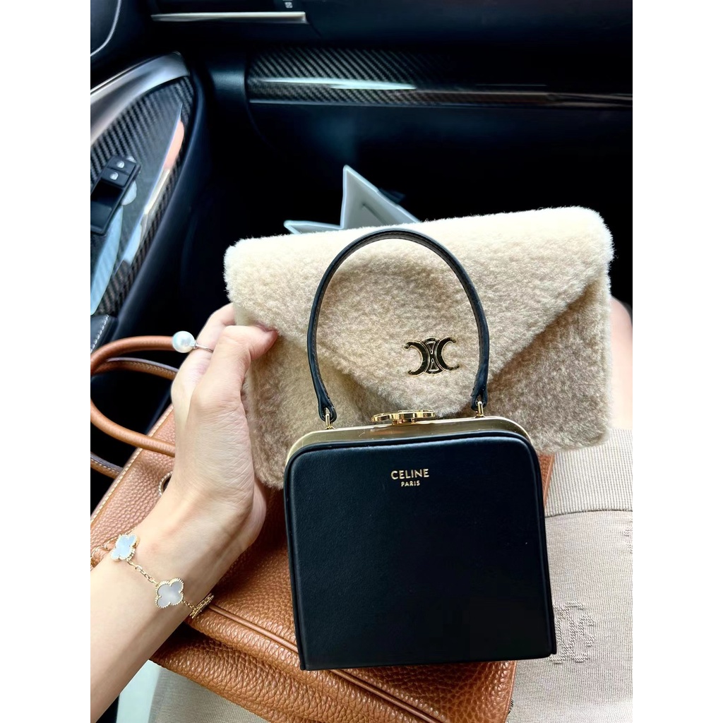 Hộp Tay Da TRIOMPHE Minaudiee