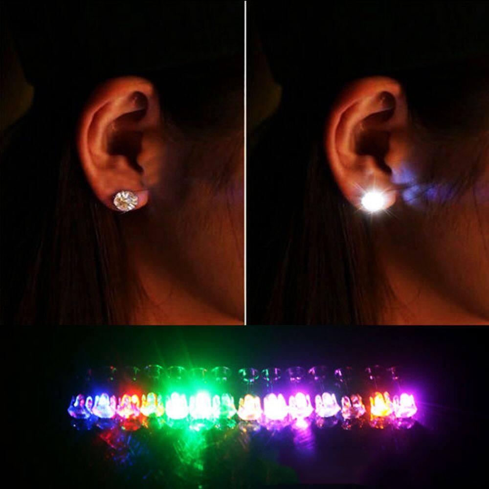 1 đôi bông tai hình vương miện gắn đèn LED phát sáng độc đáo