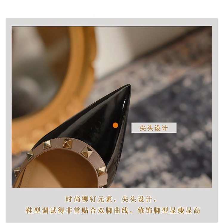 Giày Cao Gót Mũi Nhọn Đính Đinh Tán Phong Cách Mới 2022