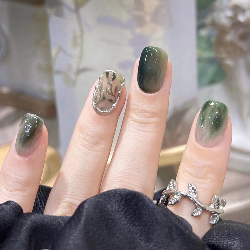 Móng Tay Giả Màu Xanh Lá Đậm Phong Cách Truyền Thống Mùa Thu Đông Không Bị Nhòe