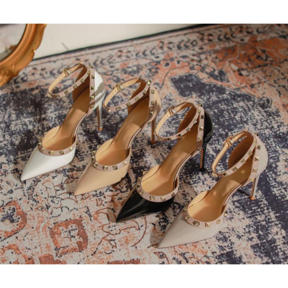 Giày Cao Gót Mũi Nhọn Đính Đinh Tán Phong Cách Mới 2022