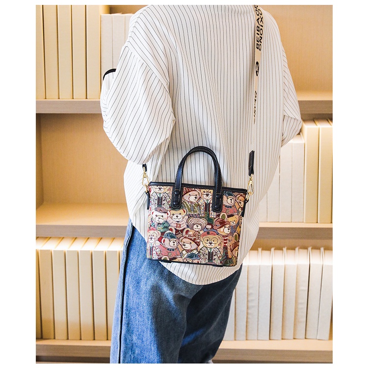 Túi Đeo Chéo Vai Họa Tiết Gấu Dễ Thương Cho Nữ