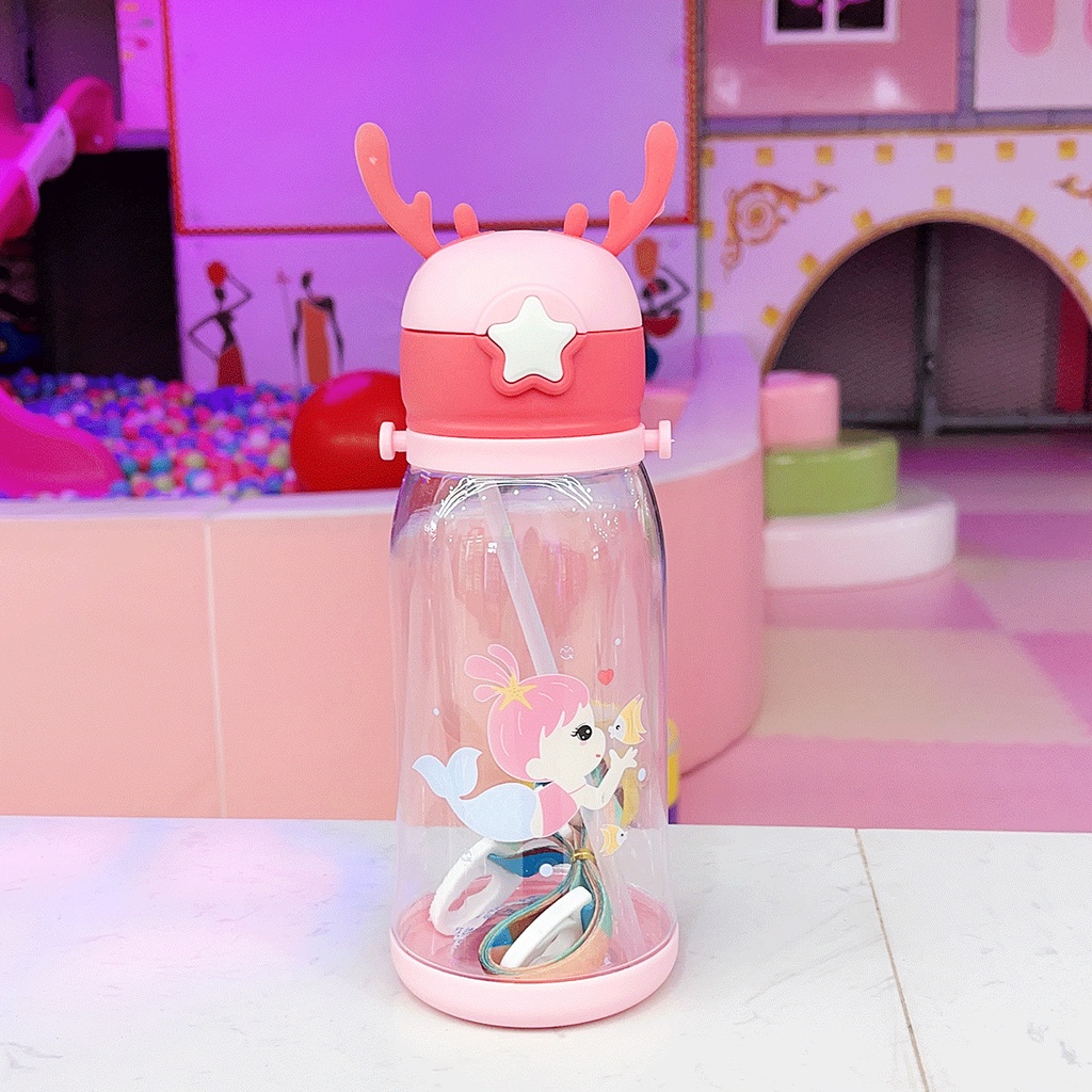 Bình nước sừng hươu nhựa PP có ống hút, dây đeo hoạt hình dễ thương dung tích 600ml