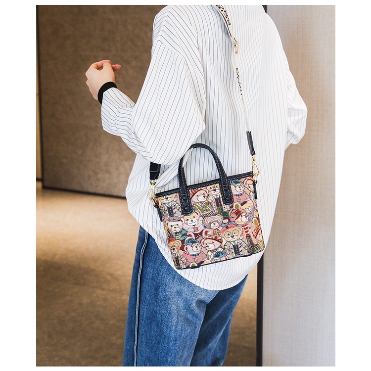 Túi Đeo Chéo Vai Họa Tiết Gấu Dễ Thương Cho Nữ