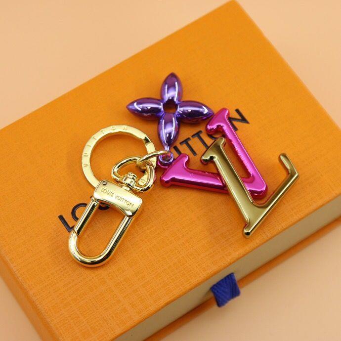 Lv old flower car key mặt dây chuyền móc khóa nữ dễ thương high-end men s treo chuỗi túi vàng hồng xu hướng trang sức