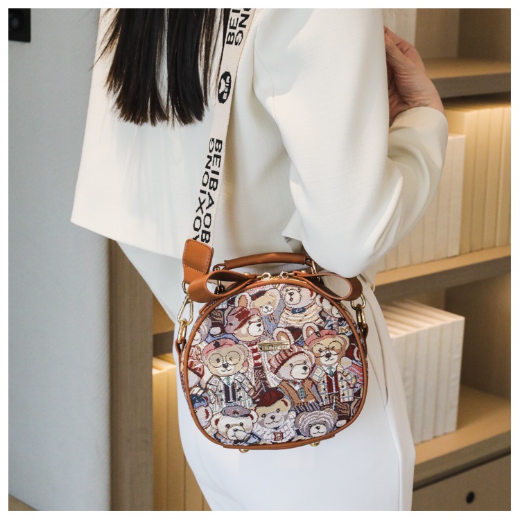 Túi Đeo Chéo Hình Tròn Cỡ Lớn Họa Tiết Gấu Katy Bear Thời Trang Chất Lượng Cao Dễ Phối Đồ Cho Nữ
