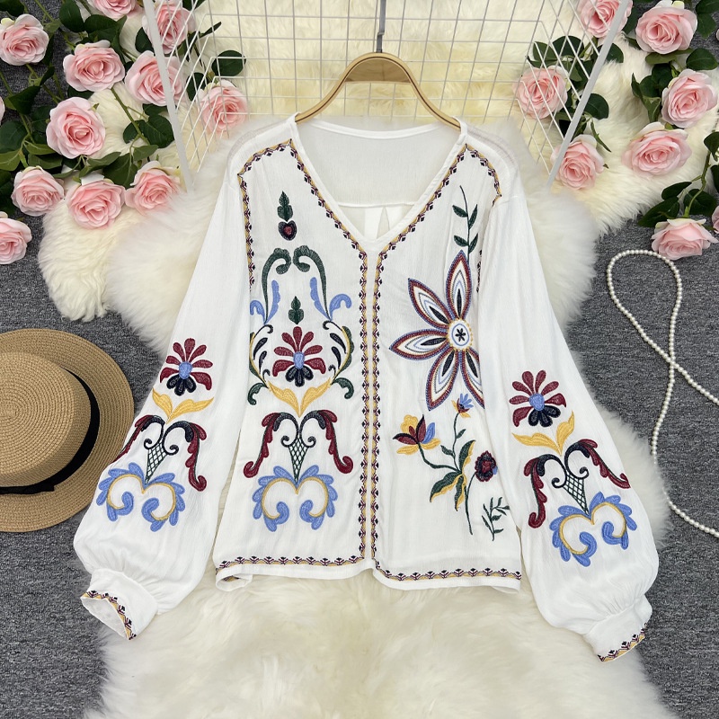 Áo Sơ Mi Tay Phồng Cổ Chữ V Thêu Họa Tiết Xinh Xắn Dành Cho Nữ