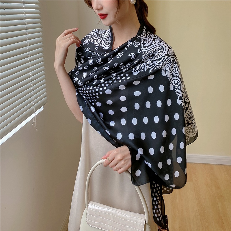 Khăn Choàng Lụa Mỏng Họa Tiết Chấm Bi Màu Trắng Đen Phong Cách Hàn Quốc Thời Trang Thu Đông