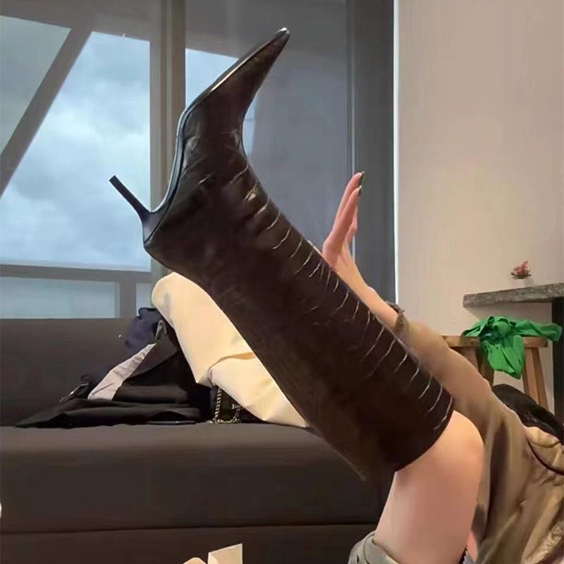 Bốt Cao Gót Mũi Vuông Họa Tiết Da Cá Sấu Phong Cách Âu Mỹ Mẫu Mới 2023