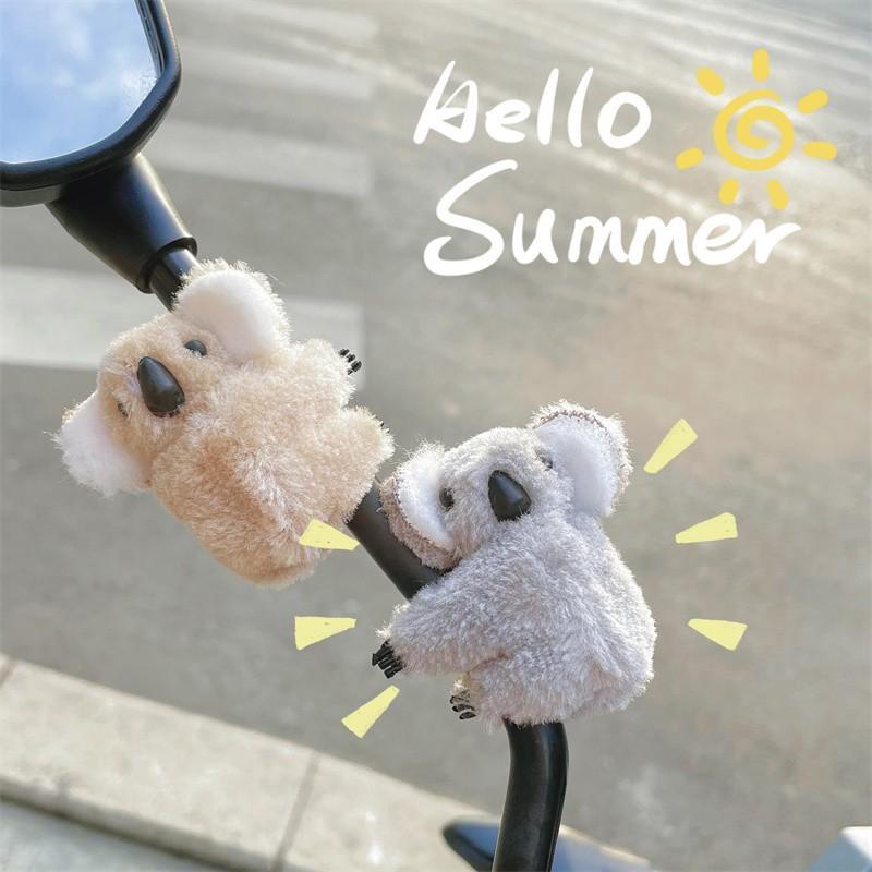 Búp Bê Gấu Dâu Tây Chạy Bằng Pin Dễ Thương Dùng Trang Trí Gương Chiếu Hậu Xe Mô Tô