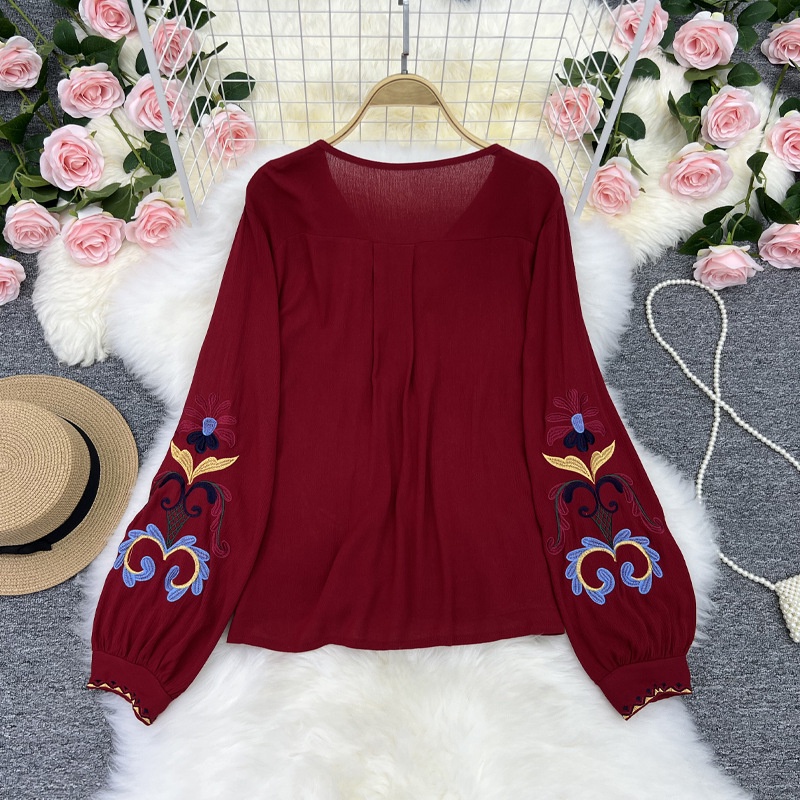 Áo Sơ Mi Tay Phồng Cổ Chữ V Thêu Họa Tiết Xinh Xắn Dành Cho Nữ