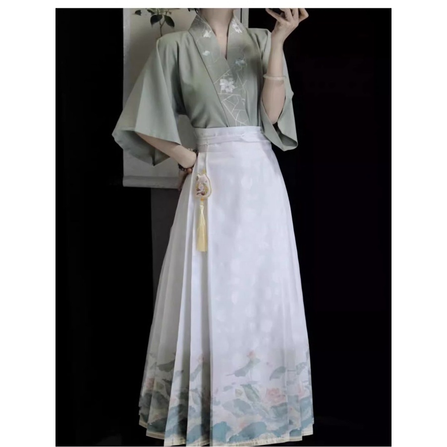 Bộ Hán Phục Cách Tân Tay Ngắn Vạt Chéo Phong Cách Trung Hoa Mới 2023