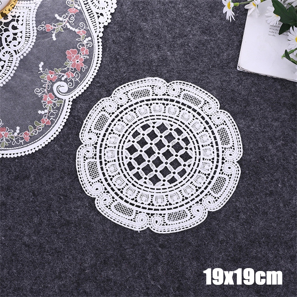 Doilies Đan Móc Tinh Tế Và Thanh Lịch Để Bàn Trang Trí Nội Thất