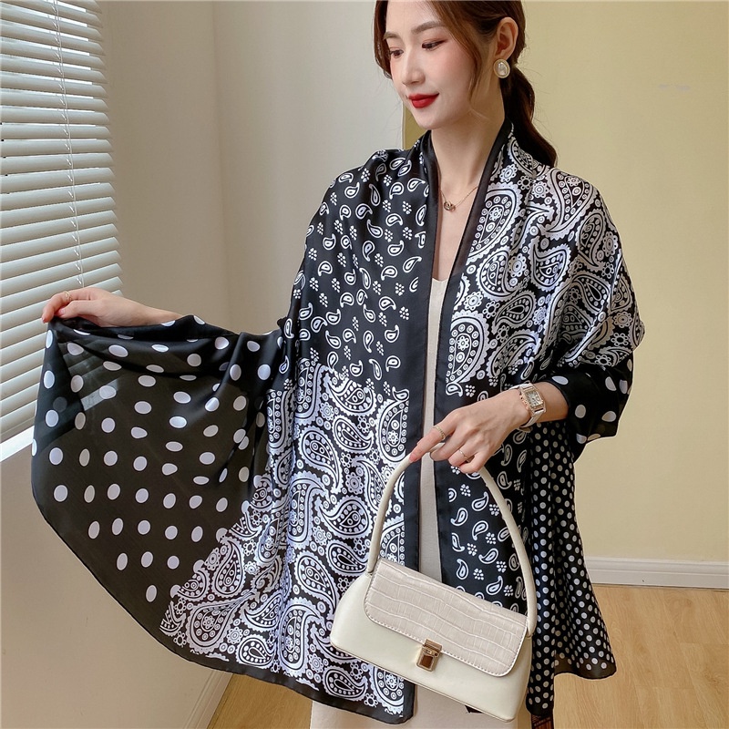 Khăn Choàng Lụa Mỏng Họa Tiết Chấm Bi Màu Trắng Đen Phong Cách Hàn Quốc Thời Trang Thu Đông