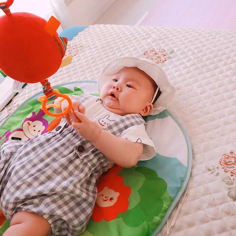 Quả Bóng Vải Mềm Màu Đỏ Dành Cho Bé Sơ Sinh 0-3 Tháng Tuổi