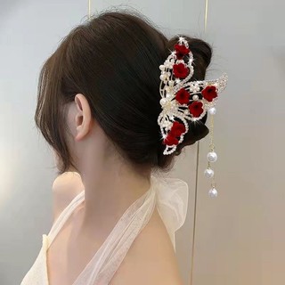 Kẹp tóc hình cá mập đính hoa hồng cho cô dâu