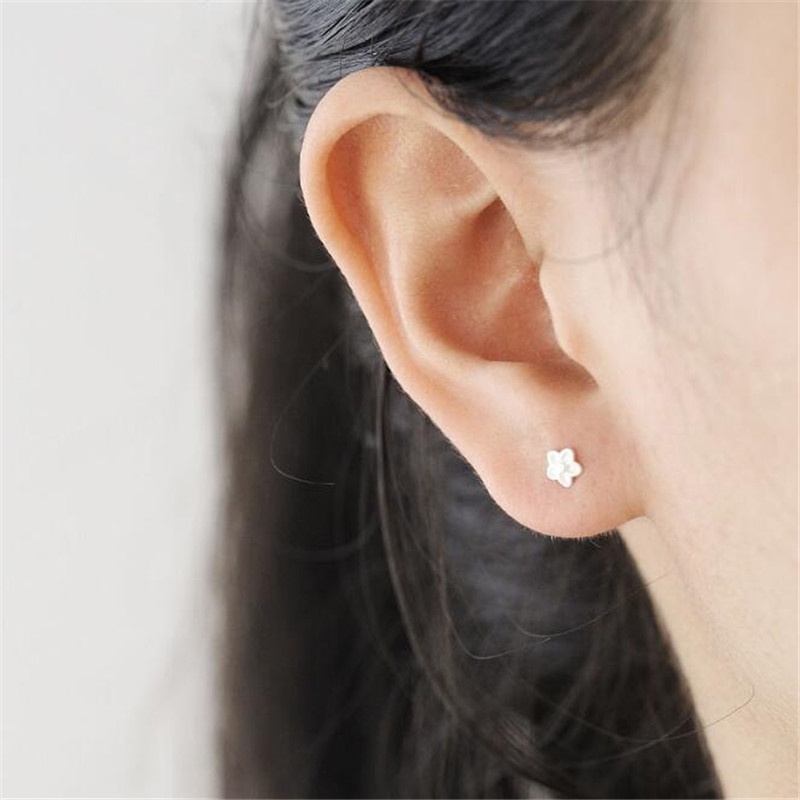 Bông Tai Mạ Bạc 925 Hình Hoa Năm Lá Mini Đơn Giản Độc Đáo Phong Cách Hàn Quốc CE031