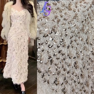 Vải Mềm Thêu Hình Lông Vũ Đính Kim Sa Màu Đỏ Mận Đỏ] ls off white Dùng May Đầm Hai Dây