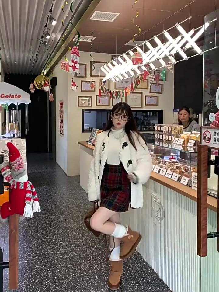 Áo sơ mi cổ rùa phong cách phương Tây, chất liệu ren mỏng nhẹ | BigBuy360 - bigbuy360.vn