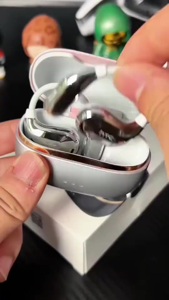 Tai nghe dịch thuật AI HTC NE18 có thể dịch 135 ngôn ngữ Tai nghe Bluetooth 5.3 không dây thực sự có khả năng khử tiếng ồn ANC Tuổi thọ pin 35 giờ và khả năng chống nước IPX5 | BigBuy360 - bigbuy360.vn