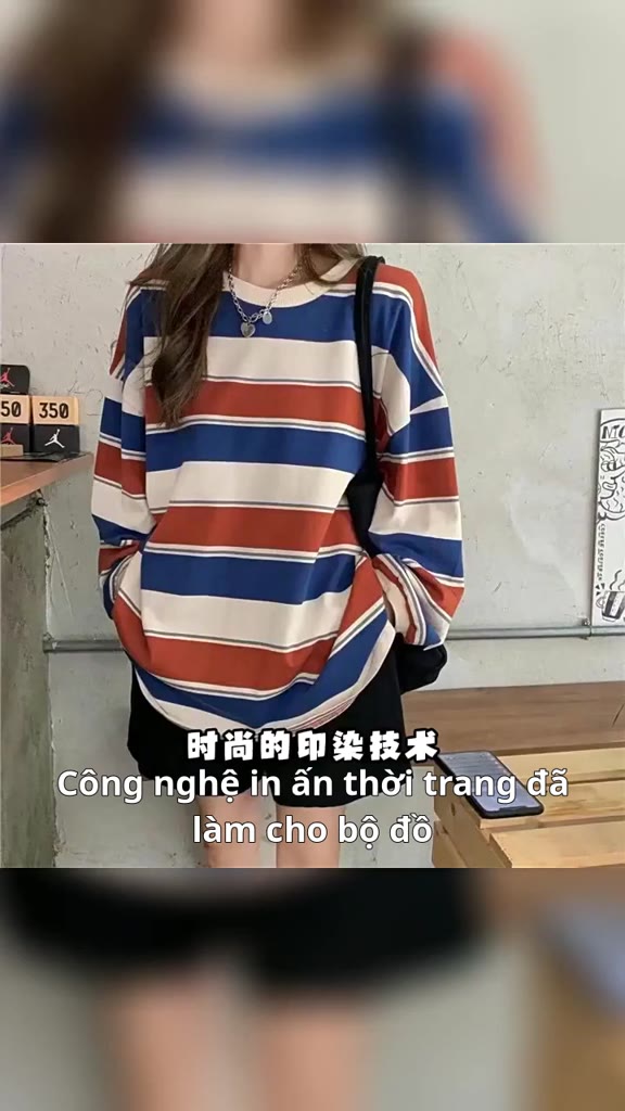 Áo thun tay dài nữ cổ tròn rộng kẻ sọc ngang trẻ trung hợp thời trang | BigBuy360 - bigbuy360.vn