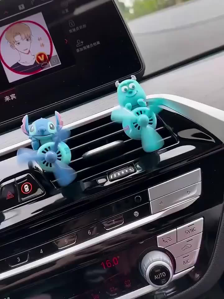 Gợi ý các mẫu dầu thơm ô tô cho bé trai thơm mát, an toàn