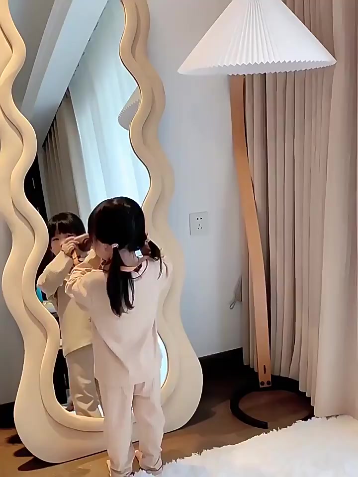 Gương Lượn Sóng Toàn Thân Bọc Nỉ Có Đèn Led