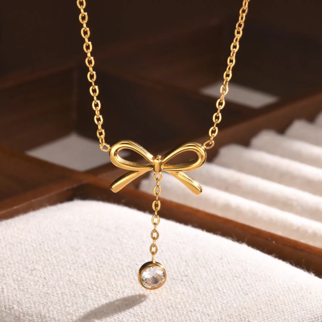 Gợi ý những mẫu vòng inox cho bé gái đáng yêu và an toàn