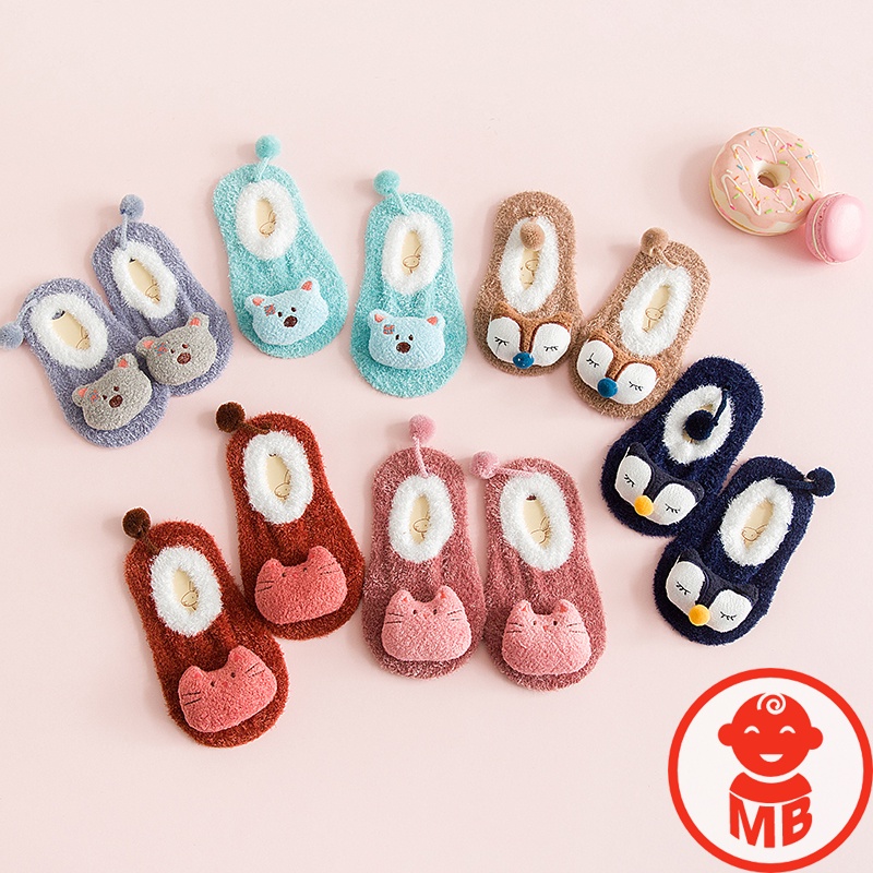 Giày len xù 3D HÌNH THÚ đáng yêu đế có chống trượt cho bé