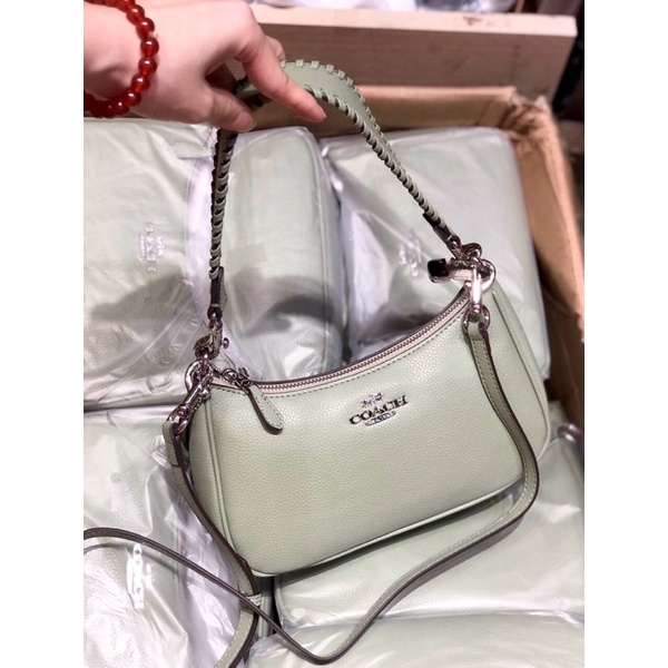 Túi Coach dáng thuyền