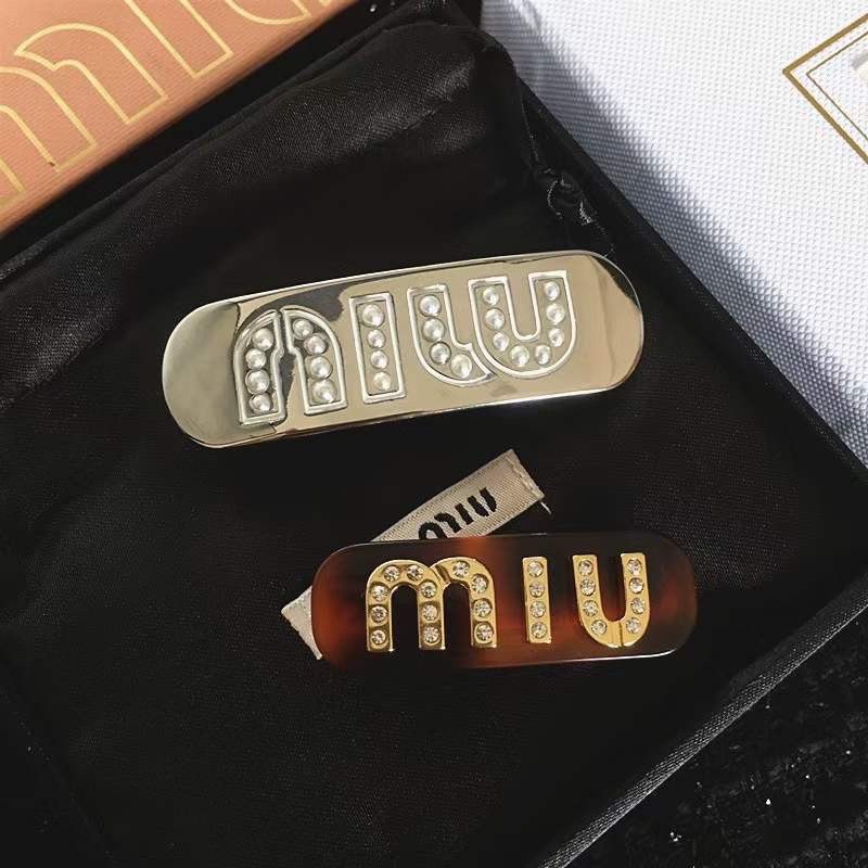 Kẹp tóc miumiu sc cho bạn nữ