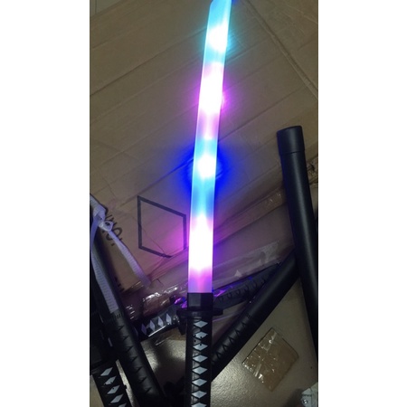 Kiếm phát sáng katana