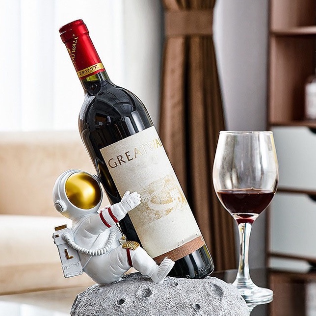 Giá đỡ kệ, đồ để rượu hình phi hành gia