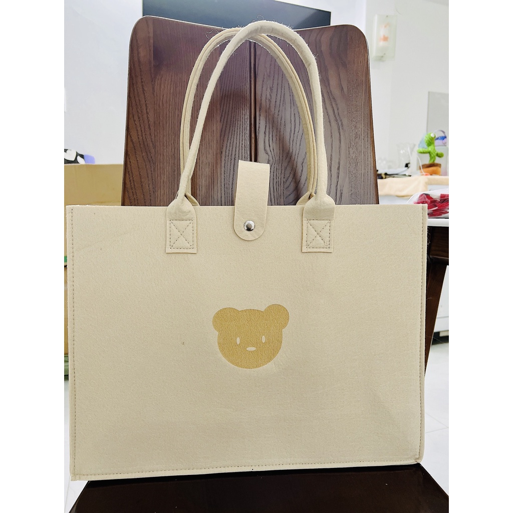 Sỉ 28k -Túi xách nữ vuông cầm tay hình gấu màu trà sữa chất nỉ siêu cute 40x30x15cm