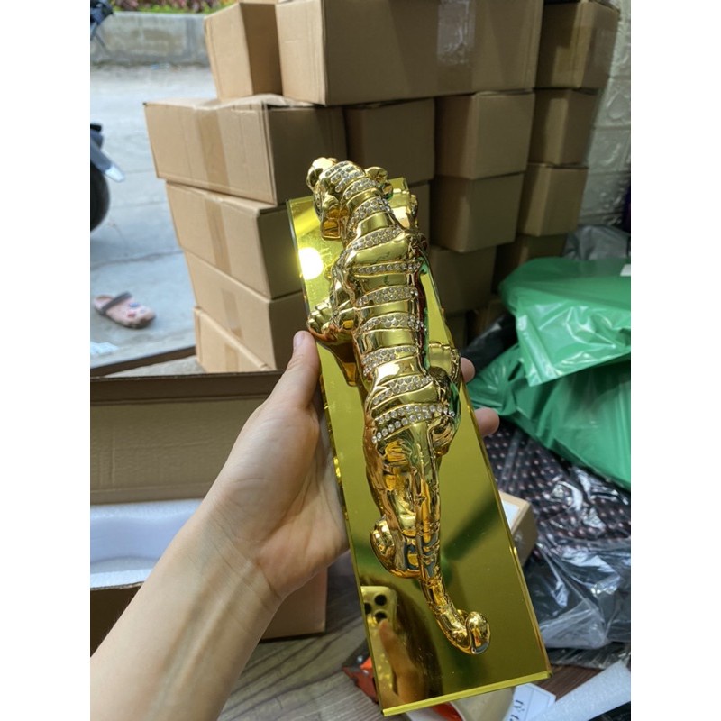 Tượng hổ đính đá trang trí Taplo Xe hơi  biểu tượng của quyền uy Thuận phong thủy, thêm thuận lợi, suôn sẻ và may mắn