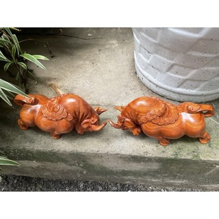 Tượng con trâu gỗ hương