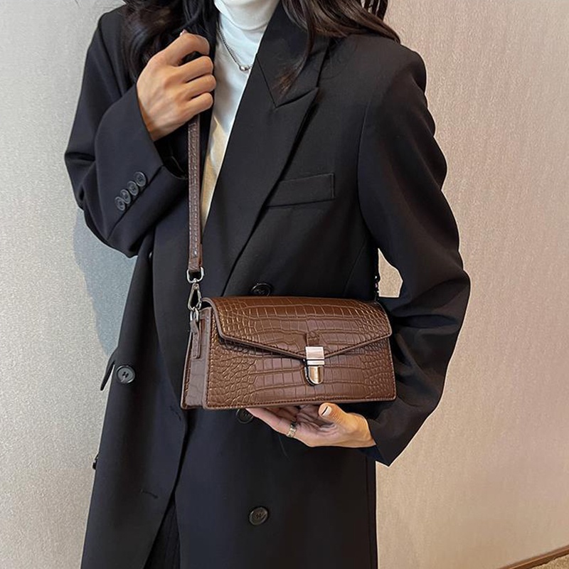 Túi đeo chéo IELGY hình vuông nhỏ vân da cá sấu màu đen cao cấp cho nữ