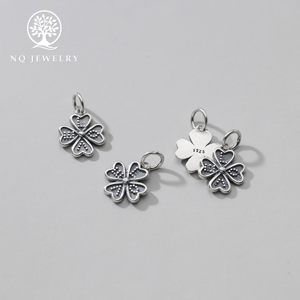 Charm bạc hình cỏ 4 lá treo họa tiết LOVE - NQ Jewelry