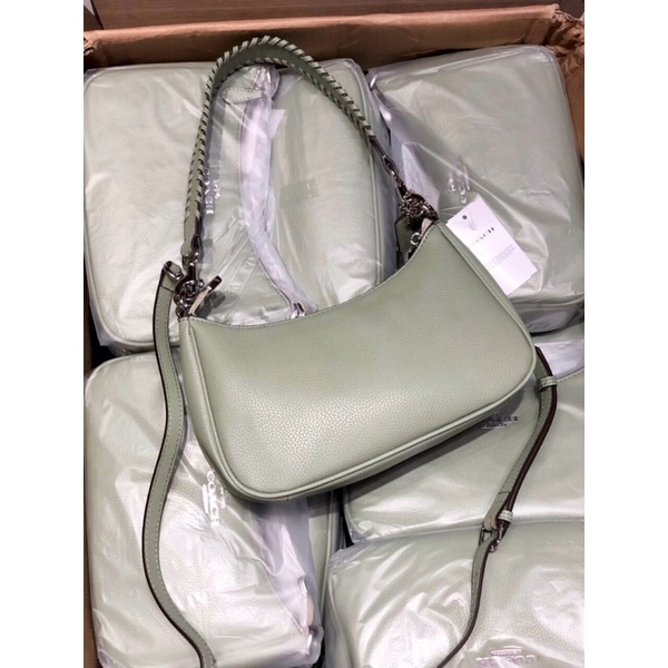 Túi Coach dáng thuyền