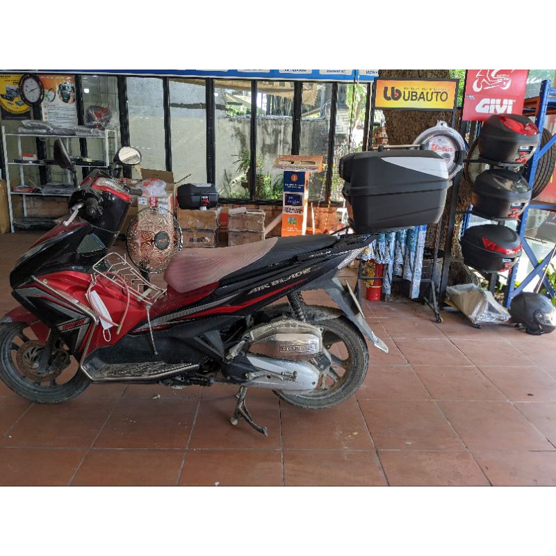 Thùng givi xe honda Air Blade + baga MV lắp theo xe.