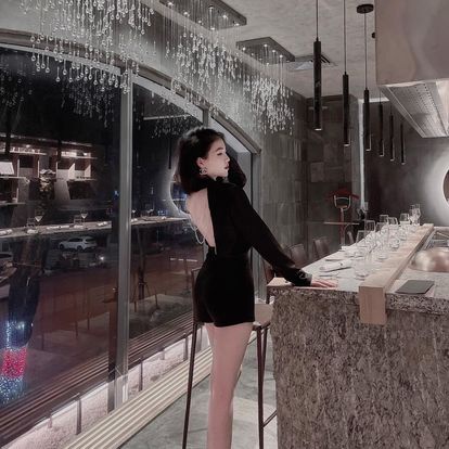 Set Bộ LITA SET20 chất lụa, kiểu áo sơ mi phối quần short, lưng áo hở có dây kim tuyến sang trọng