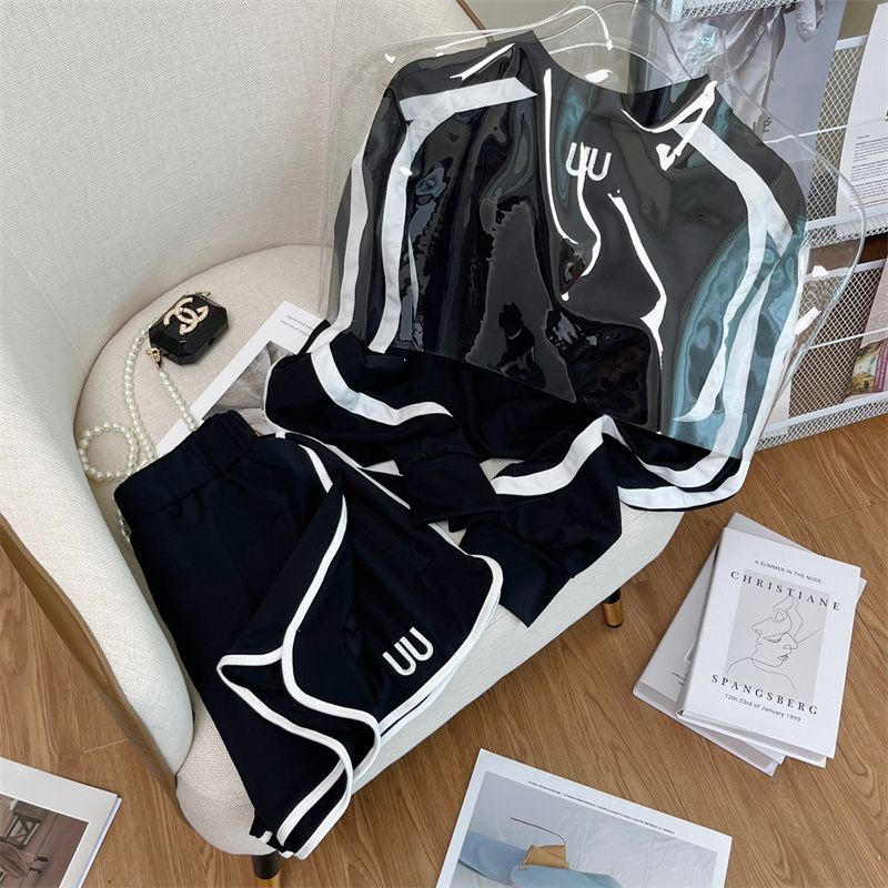 Set Đồ Thể Thao Hai Mảnh Áo Thun Tay Ngắn Có Khóa Kéo + Quần Short Kẻ Sọc Trắng Đen Phong Cách Âu Mỹ Thời Trang Mùa Hè