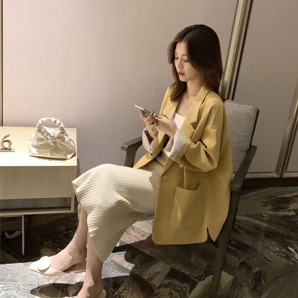 Hàng Có Sẵn ~ Áo Khoác Blazer Xẻ Tà Một Bên Cổ Chữ V Phối Túi Lớn Phong Cách BF Hàn Quốc Dễ Phối Đồ Mùa Thu (Đen / Vàng) Dáng